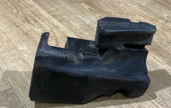 Land Rover Discovery 5 Fender foam support/seal HY3216A594BC NPM12 PUR330FA