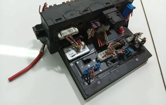 Mercedes-Benz CLS C219 Fuse box set 2115454101