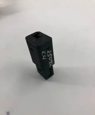 Citroen C4 III e-C4 USB socket connector 9824334377