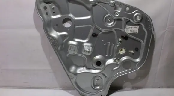 Rear door manual window regulator
