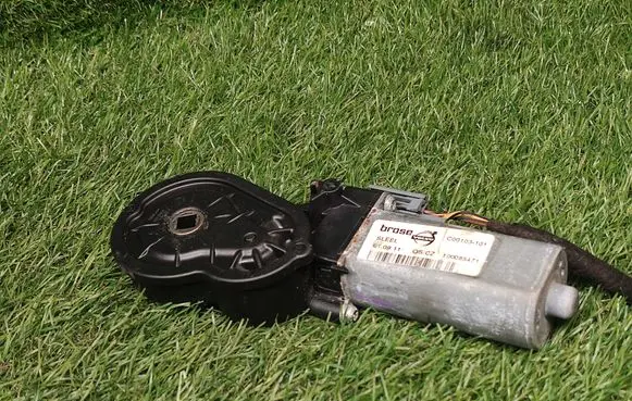 Volvo S60 Seat adjustment motor 924117101 C00103101