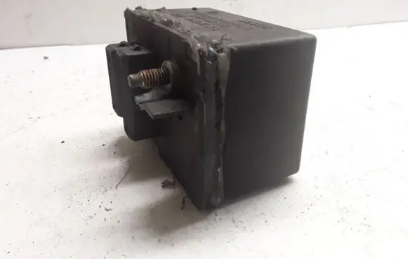 Jaguar S-Type Glow plug pre-heat relay 0281003018