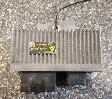 Renault Megane I Glow plug pre-heat relay 7700100703