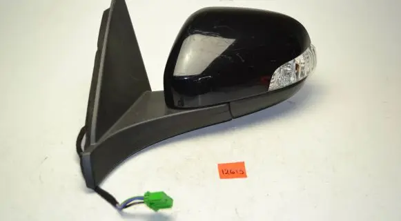 Volvo C30 Front door electric wing mirror 