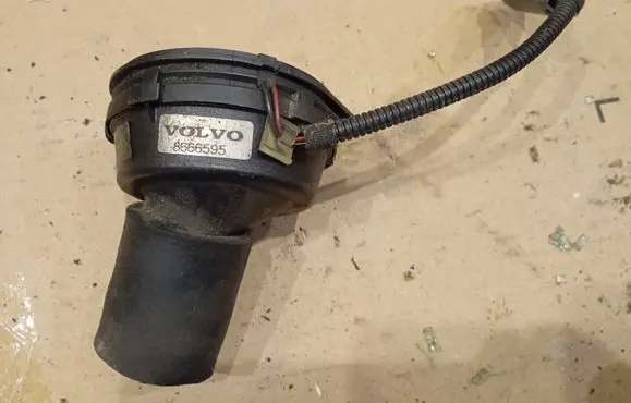 Volvo V70 Engine control unit/module fan 8666595