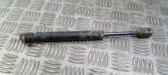 Audi A4 S4 B5 8D Tailgate/trunk strut/damper 4b5827552c
