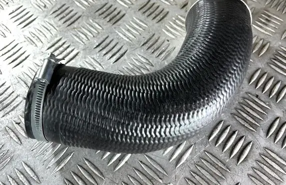 Volvo XC90 Intercooler hose/pipe 32222071