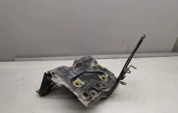 Toyota Yaris Battery tray 