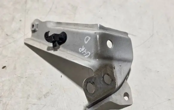 Toyota C-HR I Fender mounting bracket