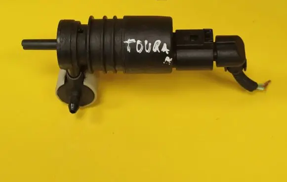 Volkswagen Touran I Windscreen/windshield washer pump 1J0973722