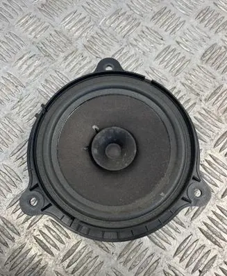 Nissan Juke I F15 Front door speaker 