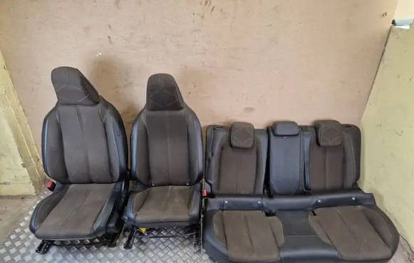 DS Automobiles 3 Crossback Seat set 