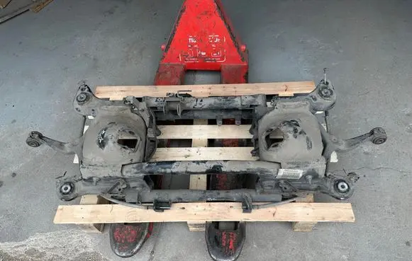 Peugeot 3008 I Rear subframe 9801145980