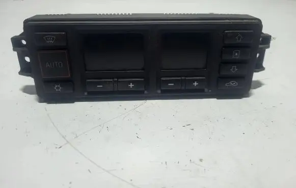 Audi A4 S4 B5 8D Climate control unit 8L0820043D D750302 5HB00760804