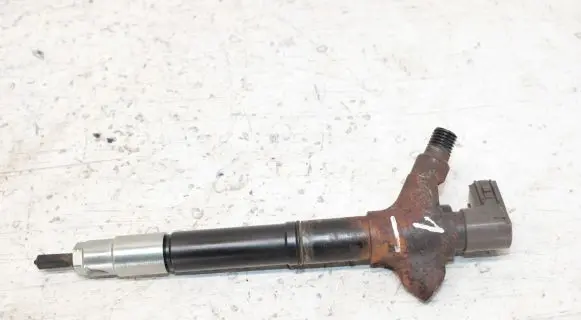 Toyota Auris 150 Fuel injector 236700R080