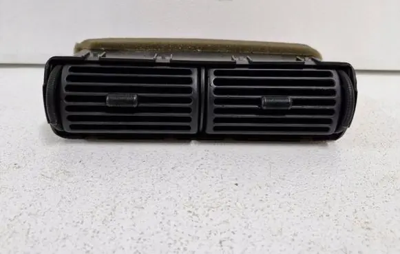 Ford Explorer Rear air vent grill 