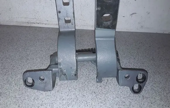 BMW 5 E60 E61 Loading door upper hinge 7061384