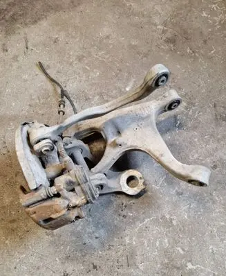 Rear wheel hub spindle/knuckle