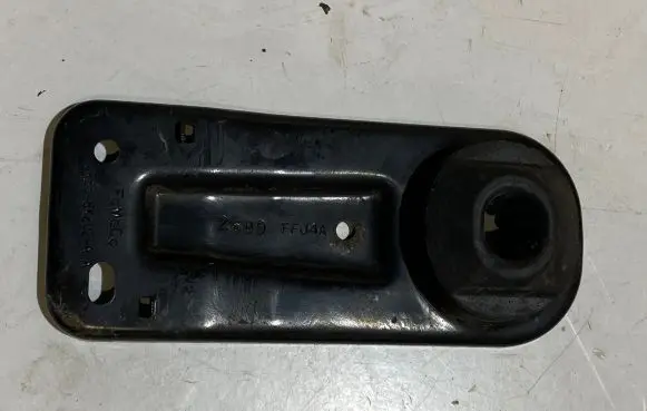 Ford Mustang VI Radiator mount bracket JR338K202AA