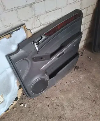 Mercedes-Benz GL X164 Front door card panel trim