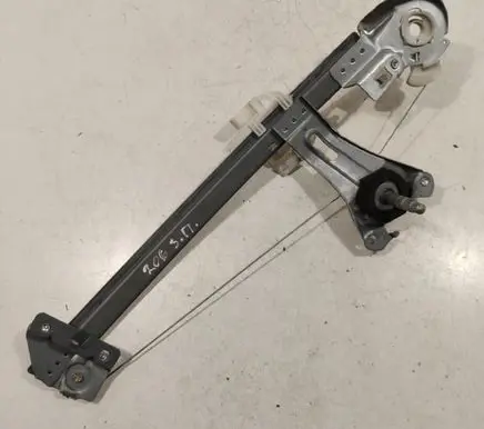 Rear door manual window regulator