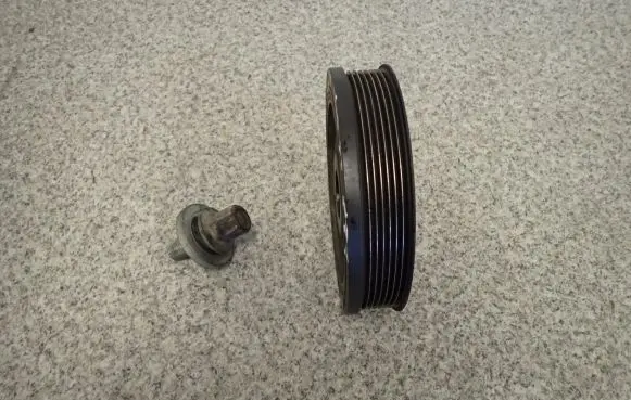 Toyota Avensis T250 Crankshaft pulley