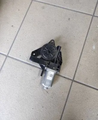 Volvo S60 Front door window regulator motor 966269102 110313
