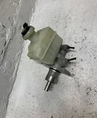 Master brake cylinder