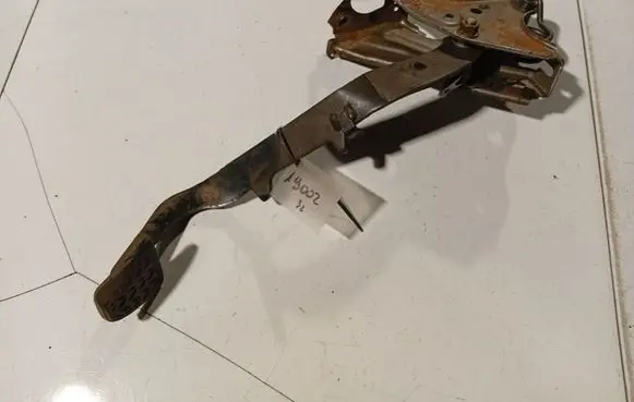 Toyota Avensis T250 Brake pedal 