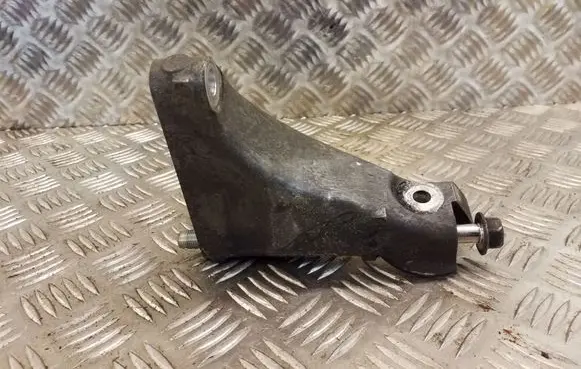 Subaru Outback (BS) Engine mounting bracket