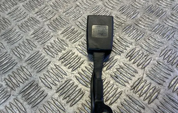 Audi A8 S8 D3 4E Front seatbelt buckle 4E0857755 181008146