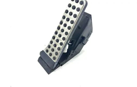 Mercedes-Benz C W205 Accelerator throttle pedal A2533000104