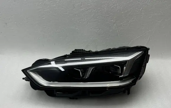 Audi A5 Headlight/headlamp 8W6941033E