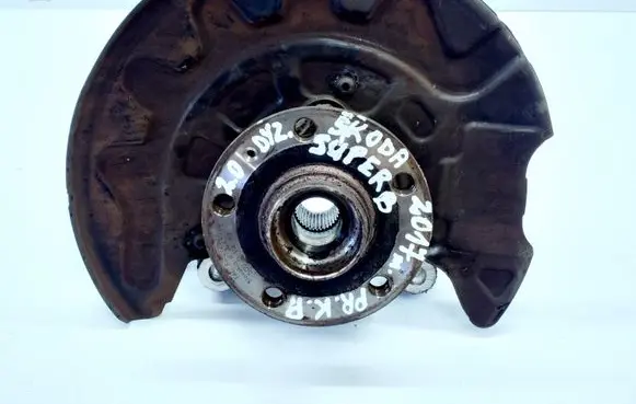 Front wheel hub
