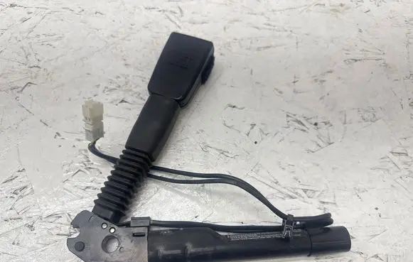 BMW 2 F22 F23 Front seatbelt buckle 725938804 7259388