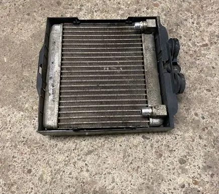 BMW 5 F10 F11 Engine oil radiator 7572542 P8413002 234390