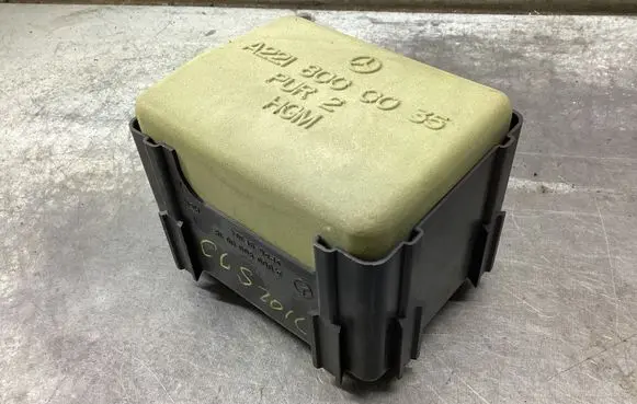 Mercedes-Benz CLS C218 X218 Central locking vacuum pump A0008000018 A2218000035