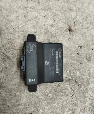 Volkswagen Golf V Gateway control module 1K0907530F 1K0907951