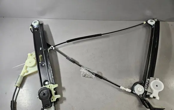 BMW 1 E81 E87 Front door electric window regulator 7165595 51337165595