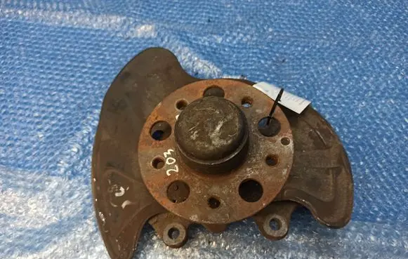 Mercedes-Benz C W203 Front wheel hub 