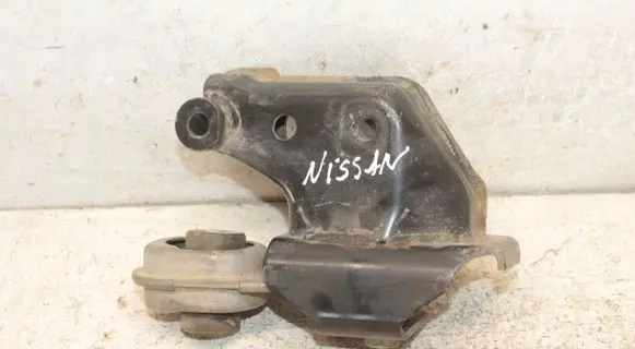 Nissan Qashqai Engine mount bracket