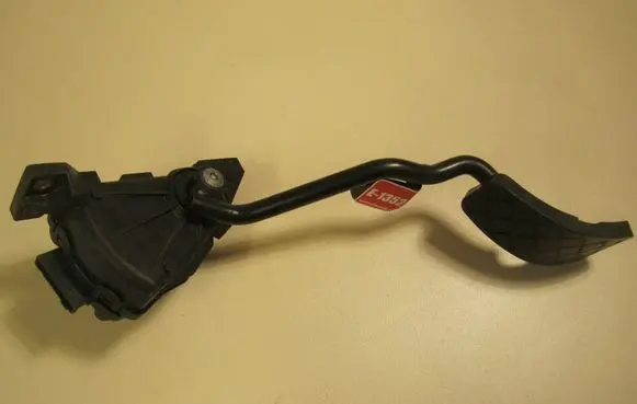 Audi A4 S4 B5 8D Accelerator throttle pedal 8D2721523
