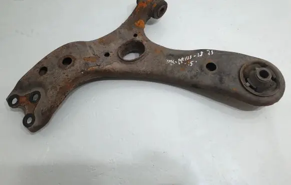Toyota Prius (XW30) Front lower control arm/wishbone