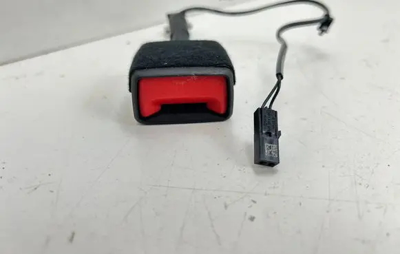 Volkswagen Polo VI Front seatbelt buckle 641525600B