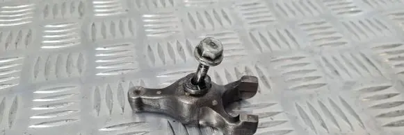Isuzu D-Max Fuel Injector clamp holder