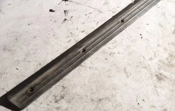 Mitsubishi Pajero Sport I Front sill trim cover mr227571