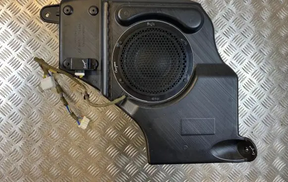 Jeep Compass Subwoofer speaker 05064979AA 267771