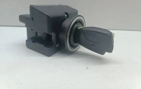 Mercedes-Benz S W220 Ignition lock 2155450408 2231A2 A2155450408
