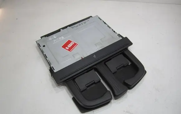 Volkswagen PASSAT B6 Cup holder 8P0885995B