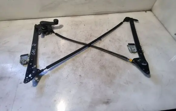 Rear door manual window regulator